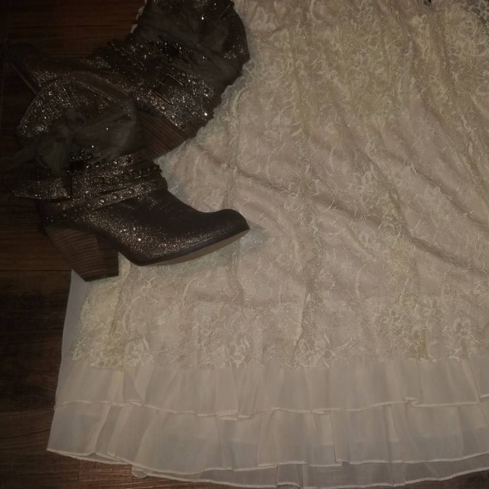 Ruffle lace  dress - Picture 3 of 4